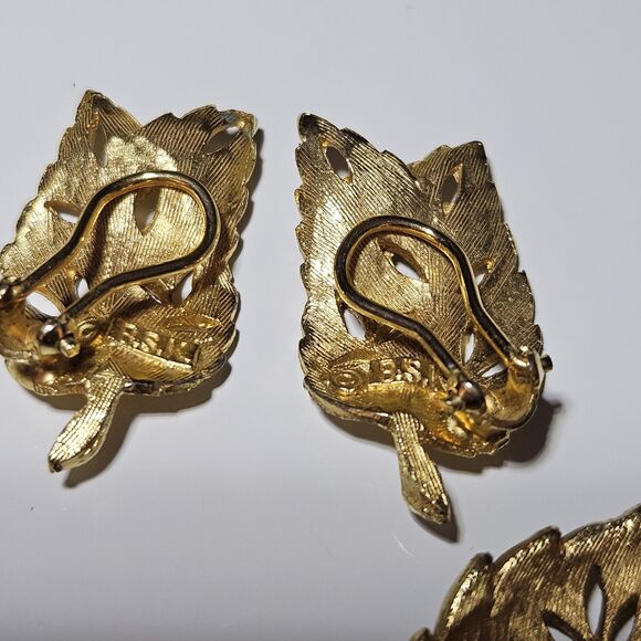 BSK Vintage Gold Plated Leaf Brooch & Clip-on Earring Set - Picture 4 of 15